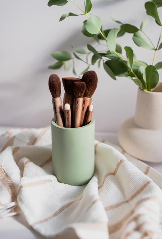 Notino Notino Wooden Collection Smudge brush pennello per le sfumature di ombretto Novità