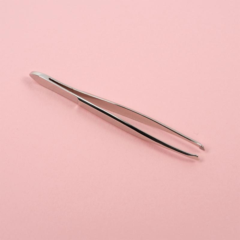 Wilkinson Sword Wilkinson Sword Cosmetic Curved Tweezers pinzetta con estremità oblique Vendite stagionali